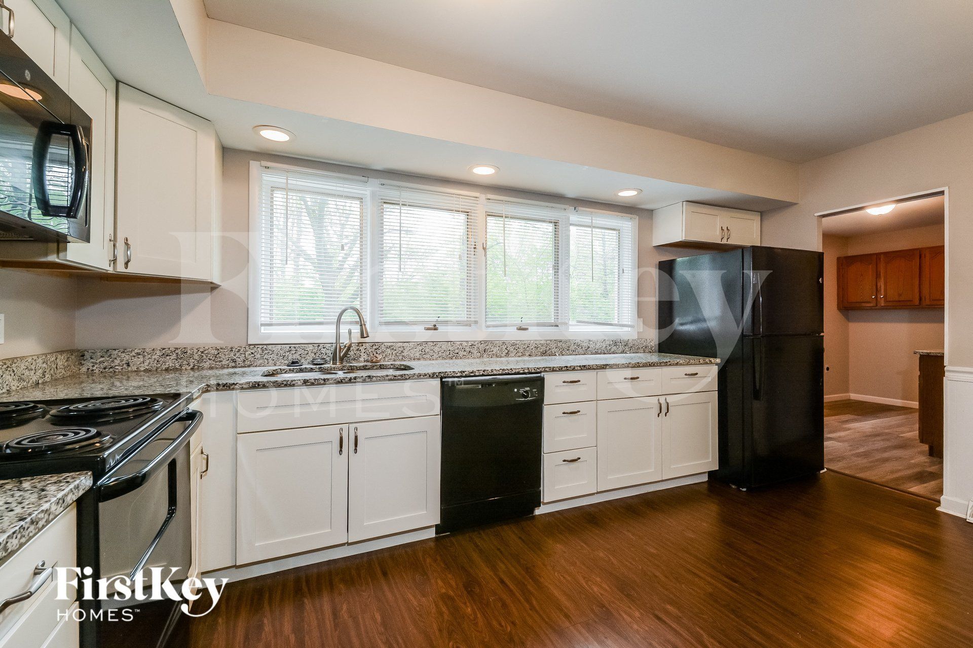 Building Photo - 186 River Valley Dr