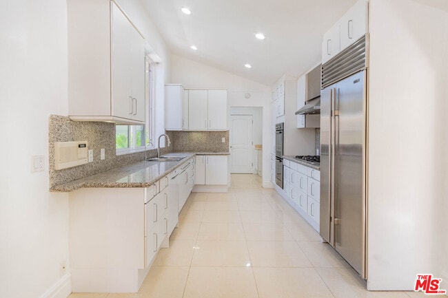 Building Photo - 480 N Robinwood Dr