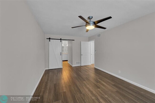 Building Photo - 160 Cypress Club Dr