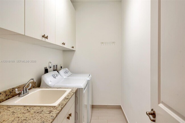 Building Photo - 22954 Clear Echo Dr