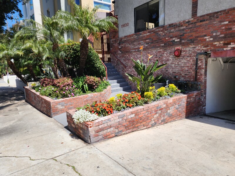 Building Photo - 11630 Chenault St