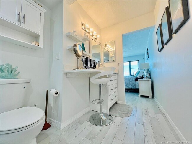Building Photo - 9400 S Ocean Dr