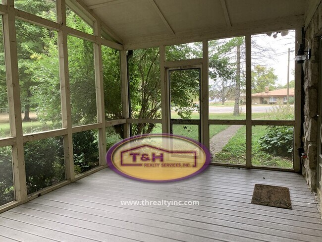 Building Photo - Spacious Home in Perry Township!