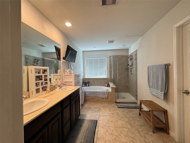 Building Photo - 12623 Hartford Bluff Ct