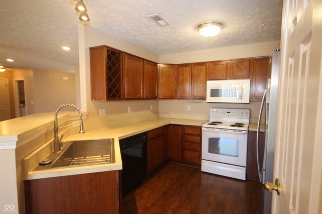 Building Photo - 2306 McGregor Dr