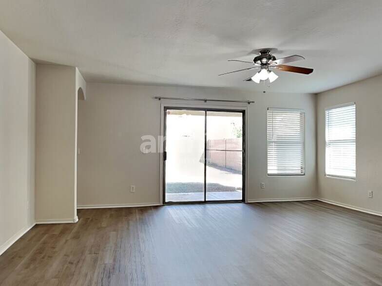 Building Photo - 11210 W Rio Vista Ln