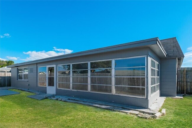 Building Photo - 3205 Moog Rd