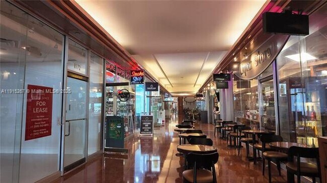 Building Photo - 1717 N Bayshore Dr