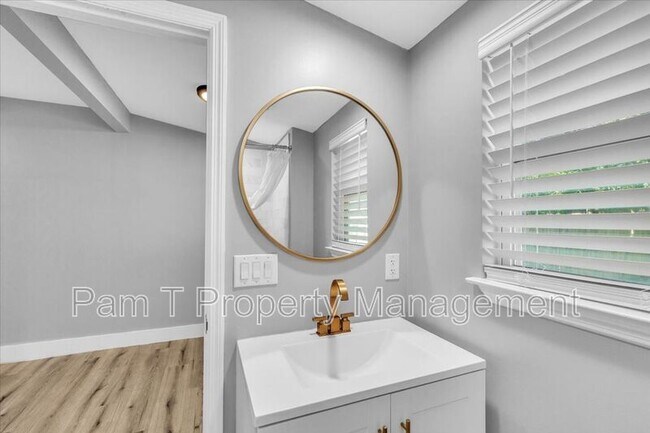 Building Photo - 2514 Florida Ave