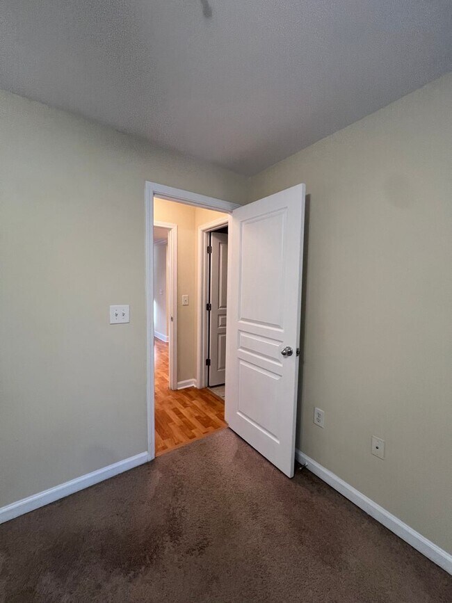 Building Photo - 15-1529 Gutleber