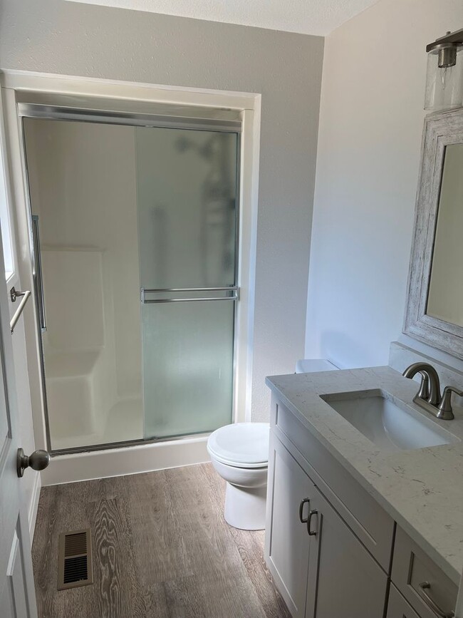 Building Photo - Newly Remodeled - Light & Bright  Home in ...