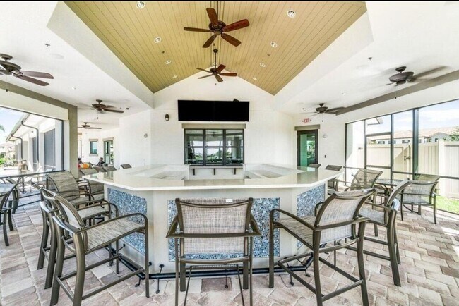 Building Photo - 4460 San Fratello Cir