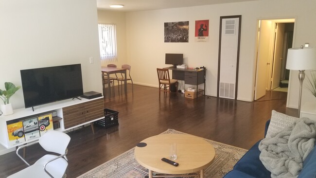 Dining Room - 500 Midvale Ave