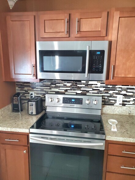 Building Photo - 11319 Nettlebrook St E