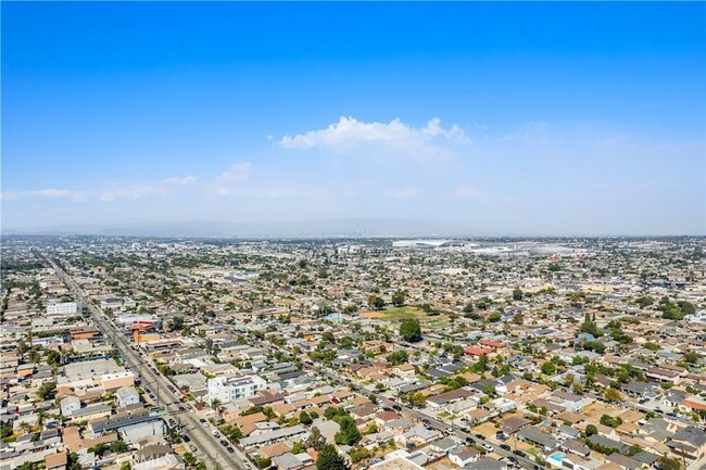 Building Photo - 10928 S Inglewood Ave