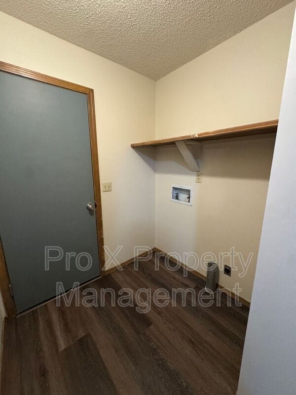 Building Photo - 300 W Streamside Ct