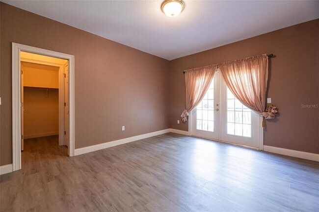 Building Photo - 10430 Birch Tree Ln