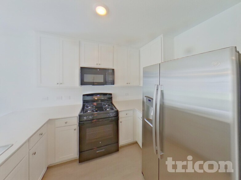 Building Photo - 1613 Parlier St