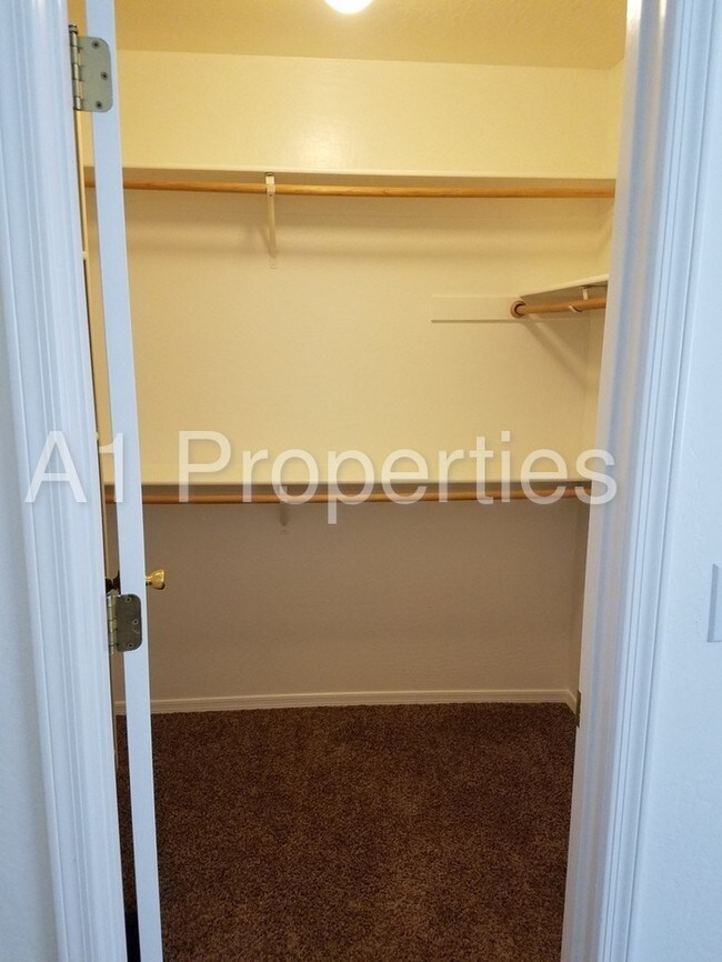 Building Photo - 7438 E Horseshoe Ln