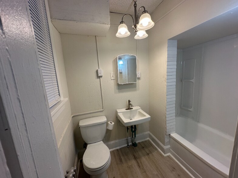 Building Photo - 381-383-383 S 3rd St