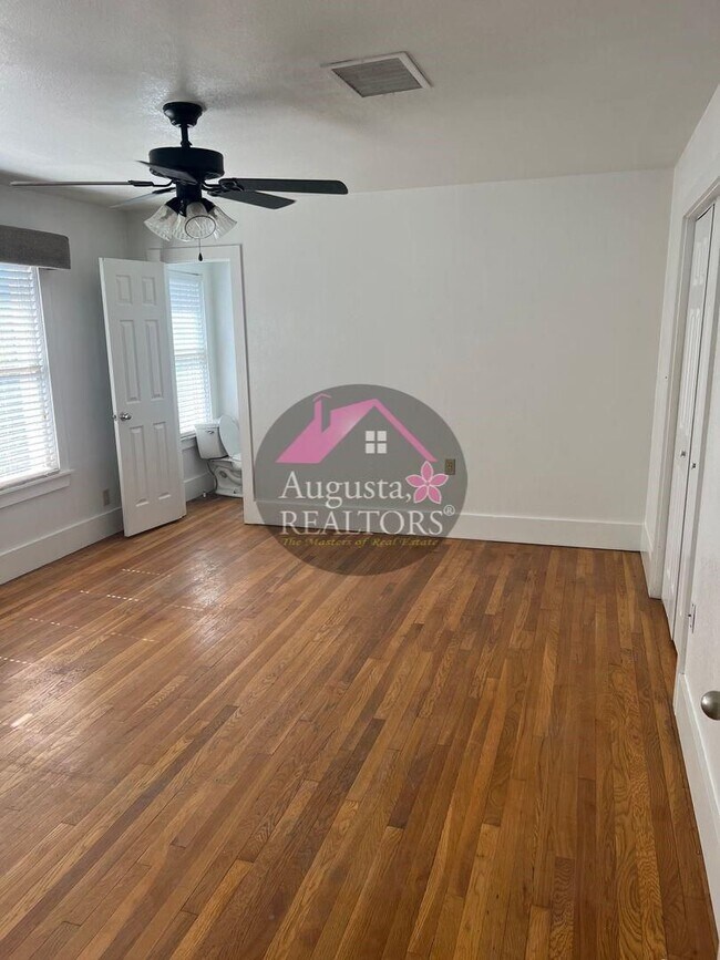 Building Photo - KC-1209 Bawcom