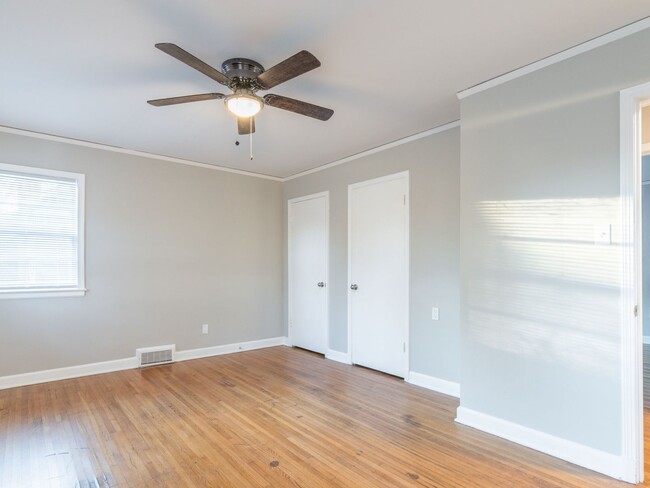 Building Photo - NEWLY RENOVATED - 2BR/1.5BA in Whitehaven!