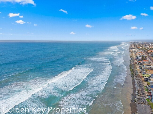 Building Photo - Beautifully remodeled apartment in South Oceanside just a few blocks from the beach!