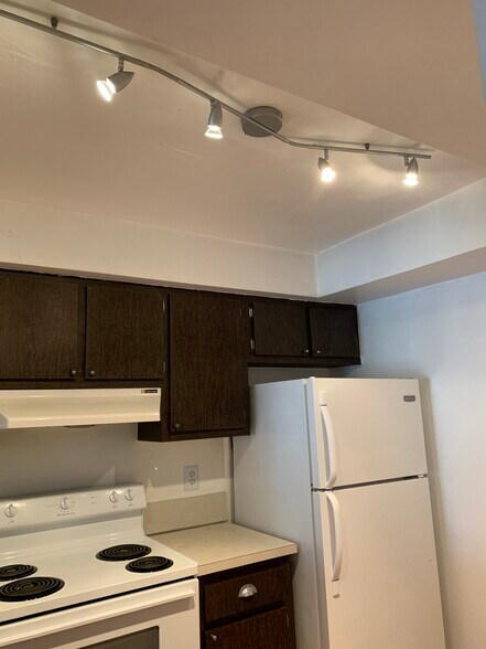 Building Photo - 411 Anastasia Ave
