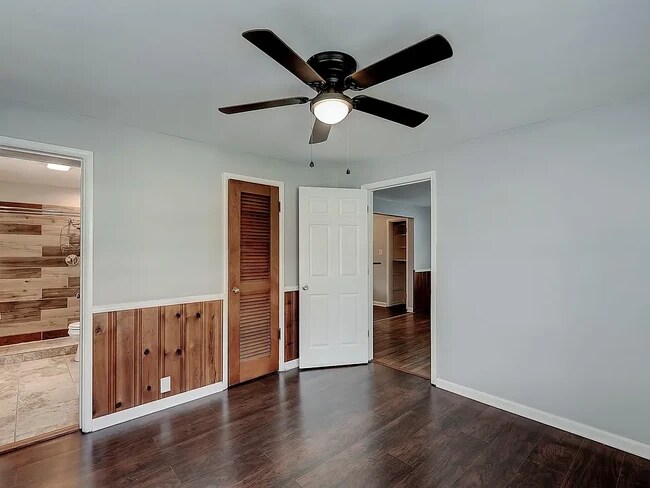 Building Photo - 4449 Kingsley Dr