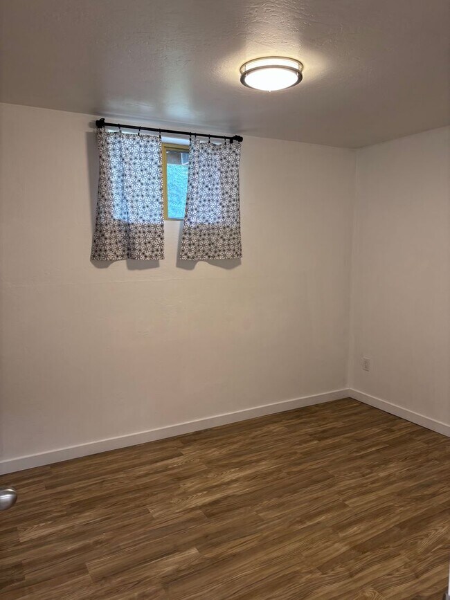 Building Photo - BIR225