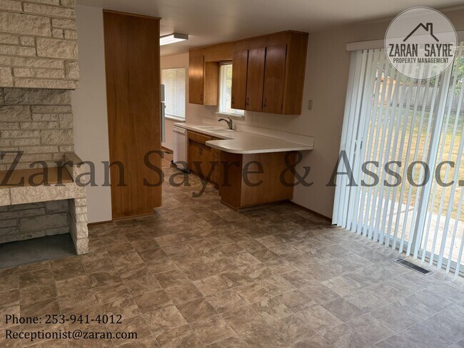 Building Photo - 215 - Perfect Location! Three Bedroom Charmer