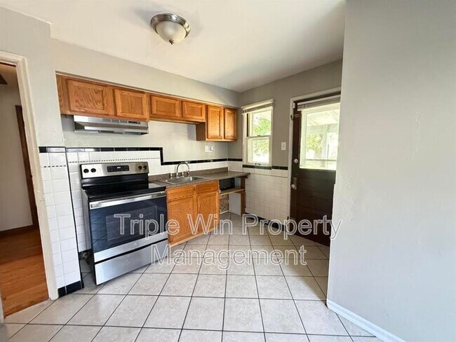 Building Photo - 7417 Pleaseway Dr
