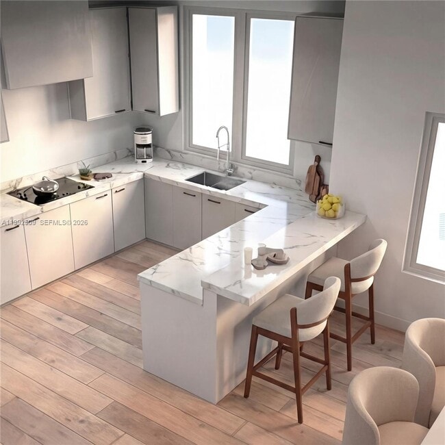 Building Photo - 824 SE 12th Ct