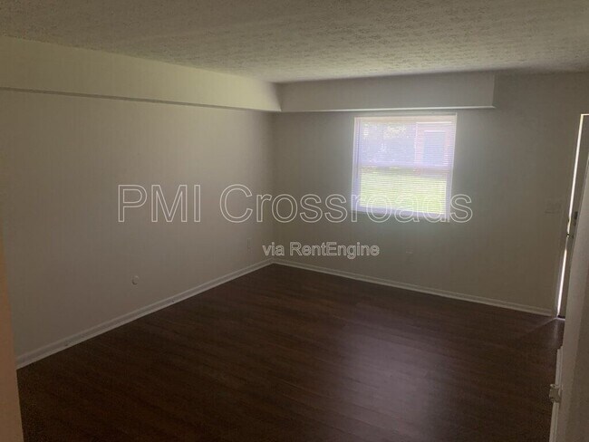 Building Photo - 3088 Howey Rd