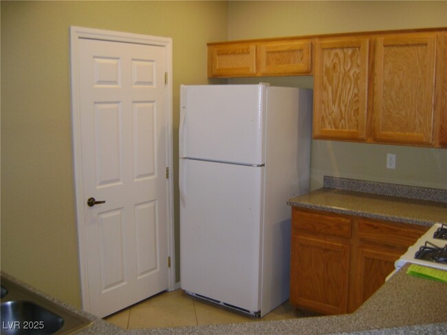 Building Photo - 5855 Valley Dr