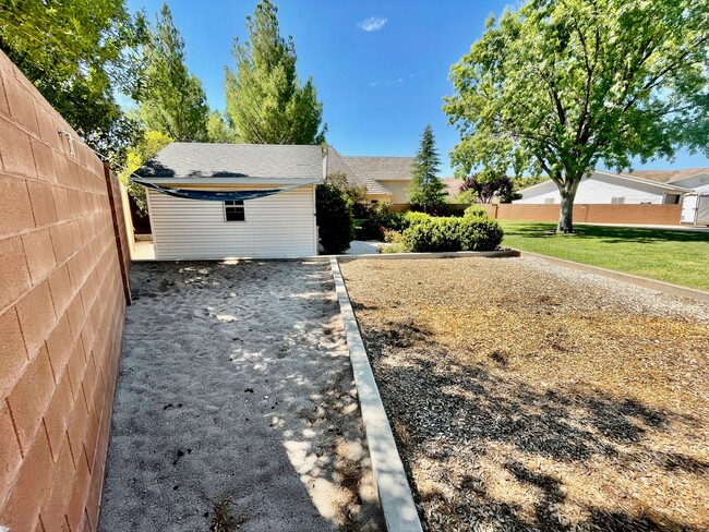 Building Photo - AMAZING YARD in quiet cul-de-sac in Santa ...