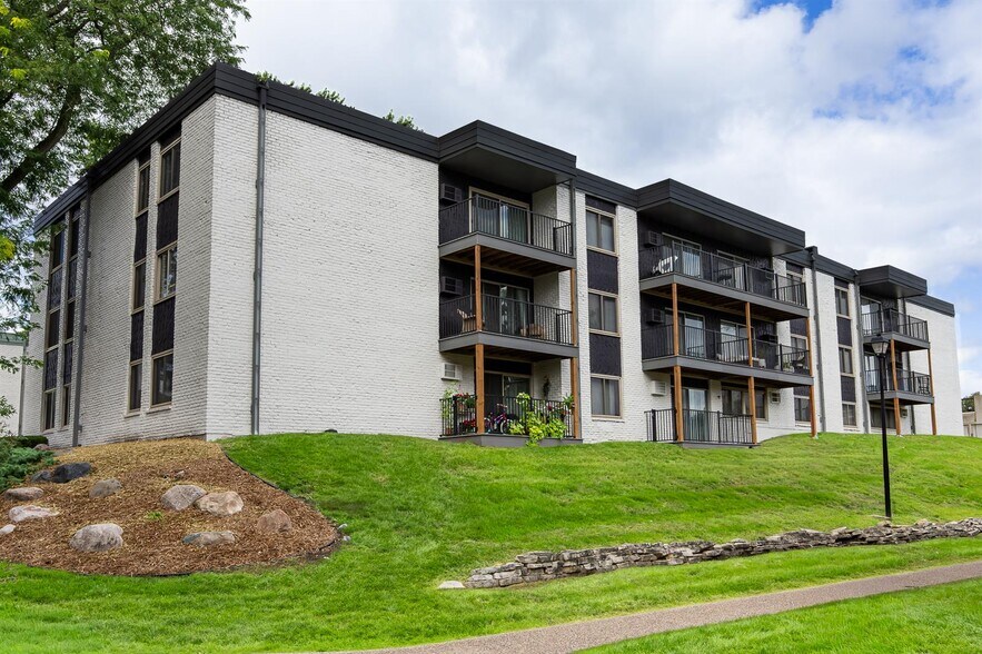 Building Photo - Fountainhead