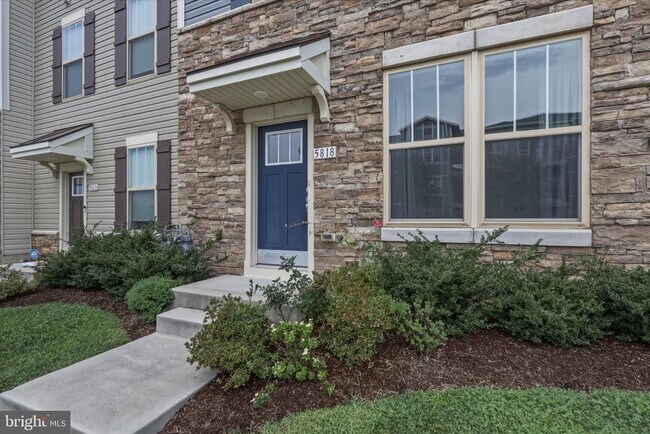 Building Photo - 5818 Imperial Dr
