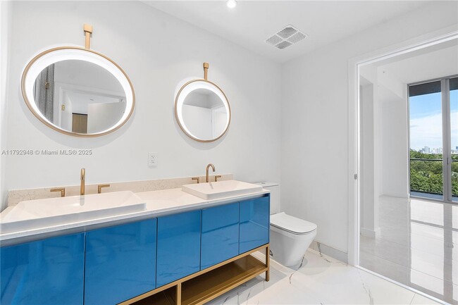 Building Photo - 2678 Tigertail Ave