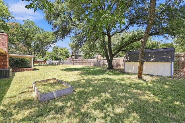 Building Photo - 3204 Denbury Dr
