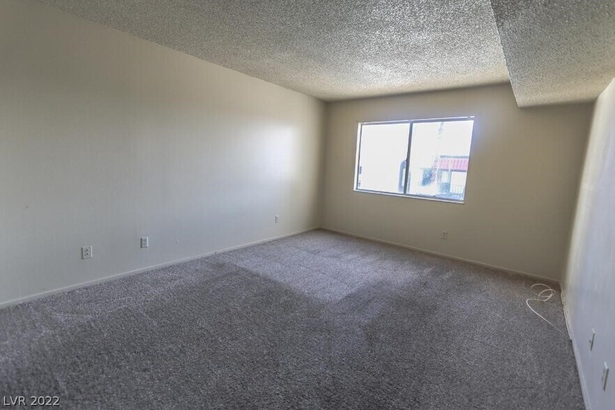 Building Photo - 1405 Vegas Valley Dr