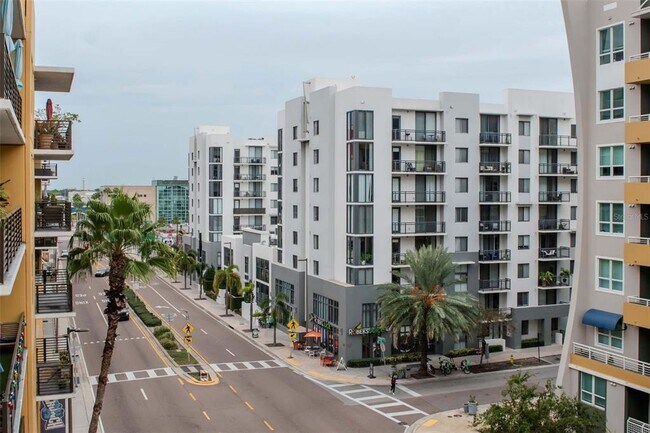 Building Photo - 1120 E Kennedy Blvd