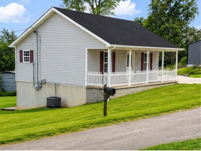 Building Photo - 211 Memory Ln