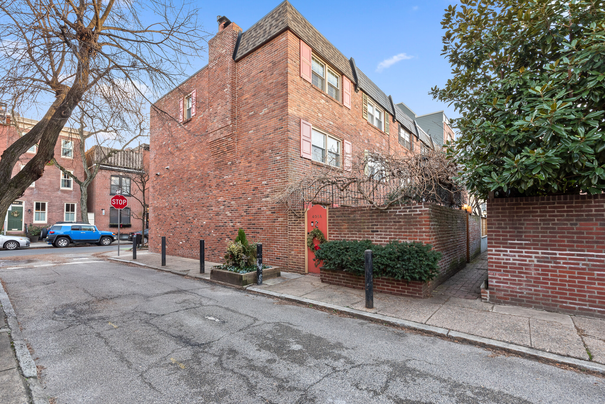 Building Photo - 408 S Croskey St