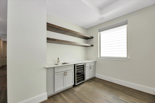 Building Photo - 540 W 26th St