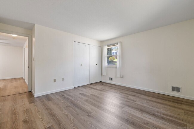 Building Photo - 339 Dunfey Ln