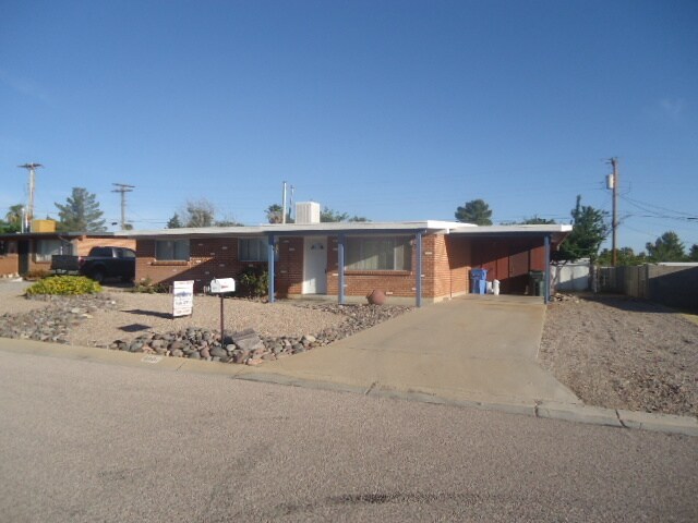 Building Photo - 1301 Cushman Dr