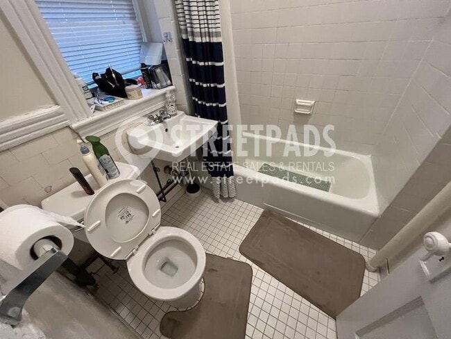 Building Photo - bedroom in Boston MA 02215
