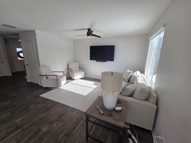 Building Photo - 719 Wellington Ln