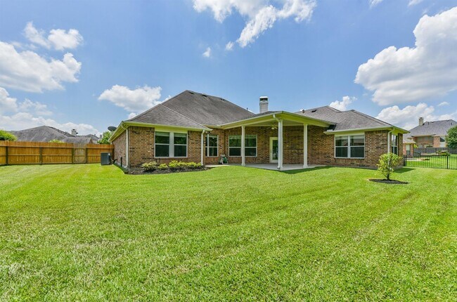Building Photo - 15914 Cedar Shores Ln